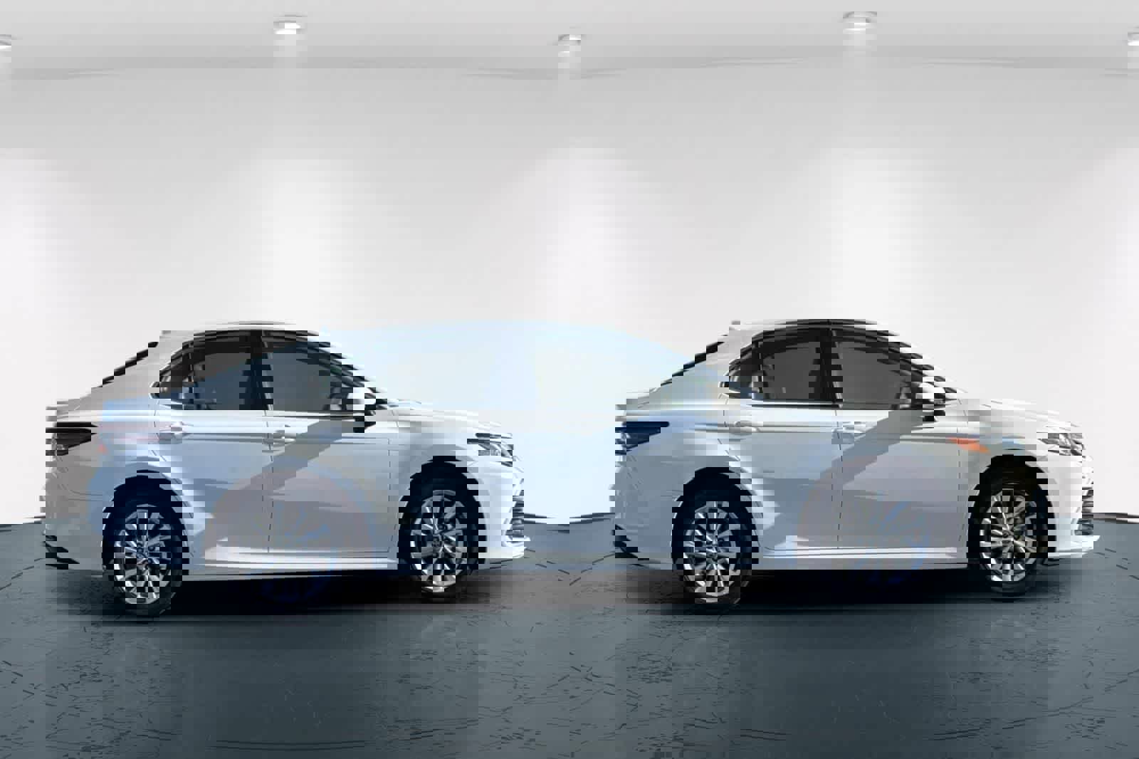 Used 2024 Toyota Camry LE AWD/4WD image 6