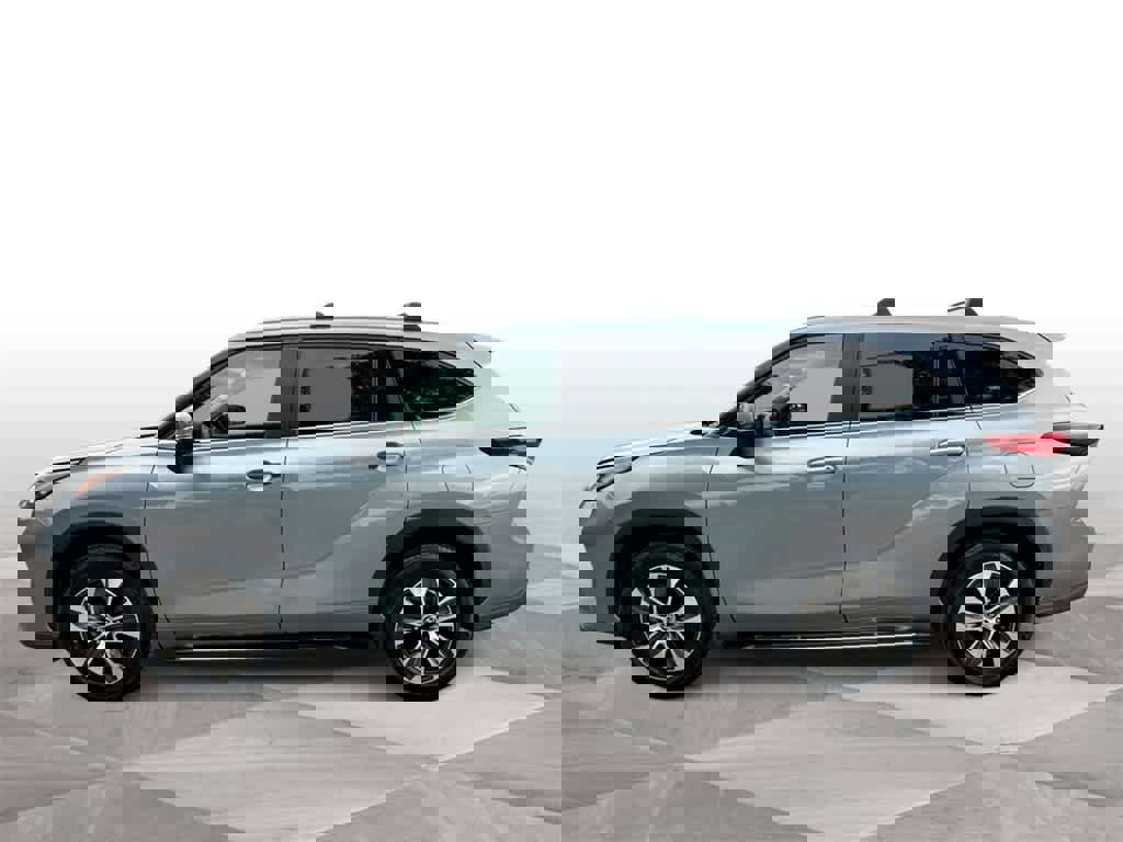Used 2023 Toyota Highlander XLE image 5