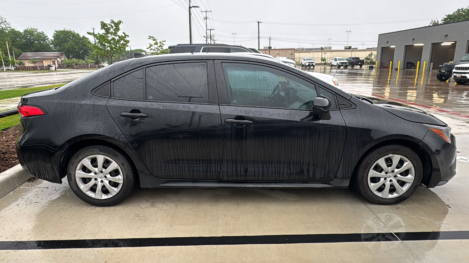 Used 2022 Toyota Corolla LE image 5