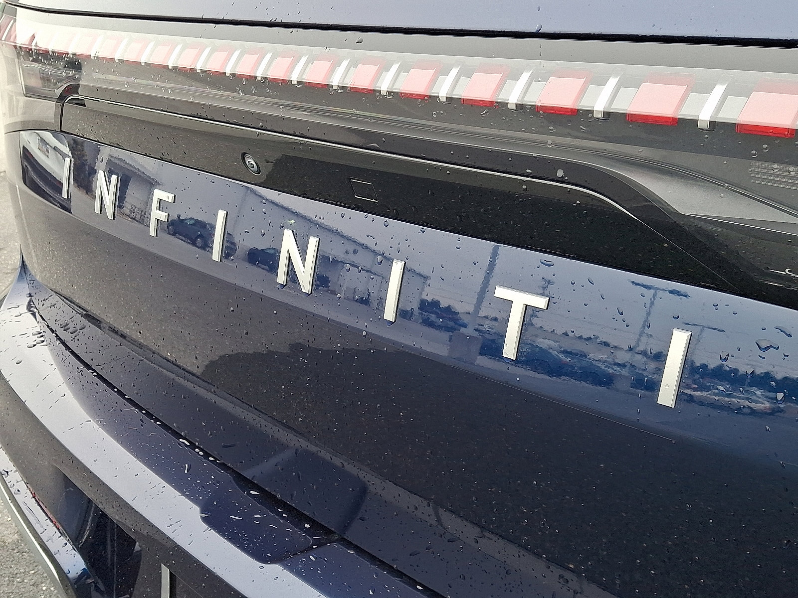 Certified 2025 INFINITI QX80 Sensory image 30