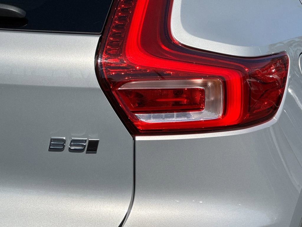 Certified 2024 Volvo XC40 B5 Plus image 26