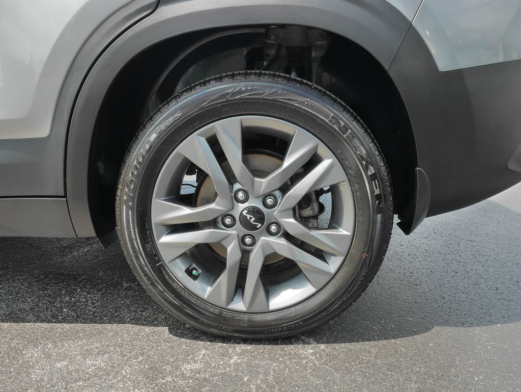 Used 2023 Kia Seltos LX AWD/4WD image 9