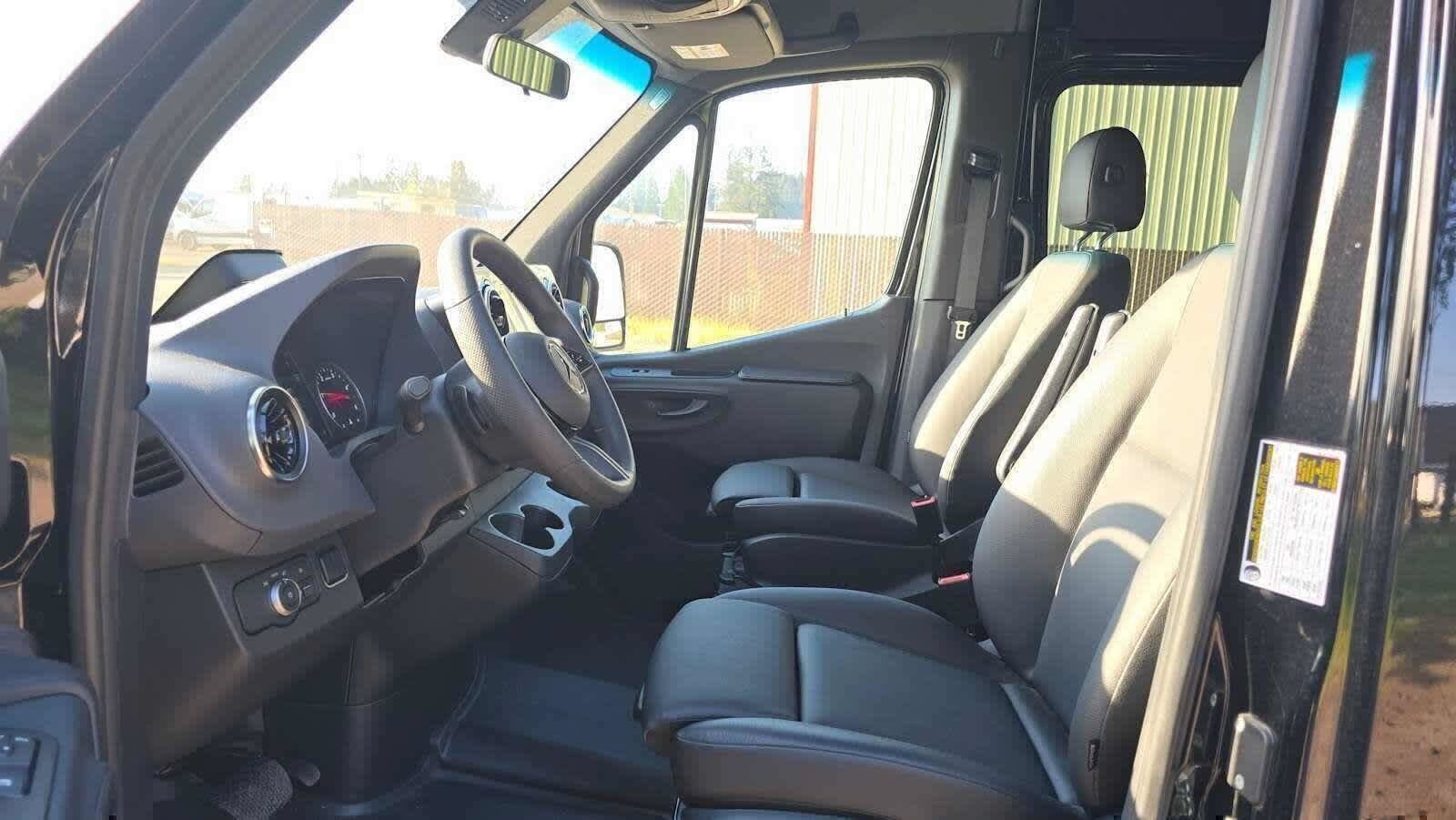 Used 2025 Mercedes-Benz Sprinter 2500 image 21