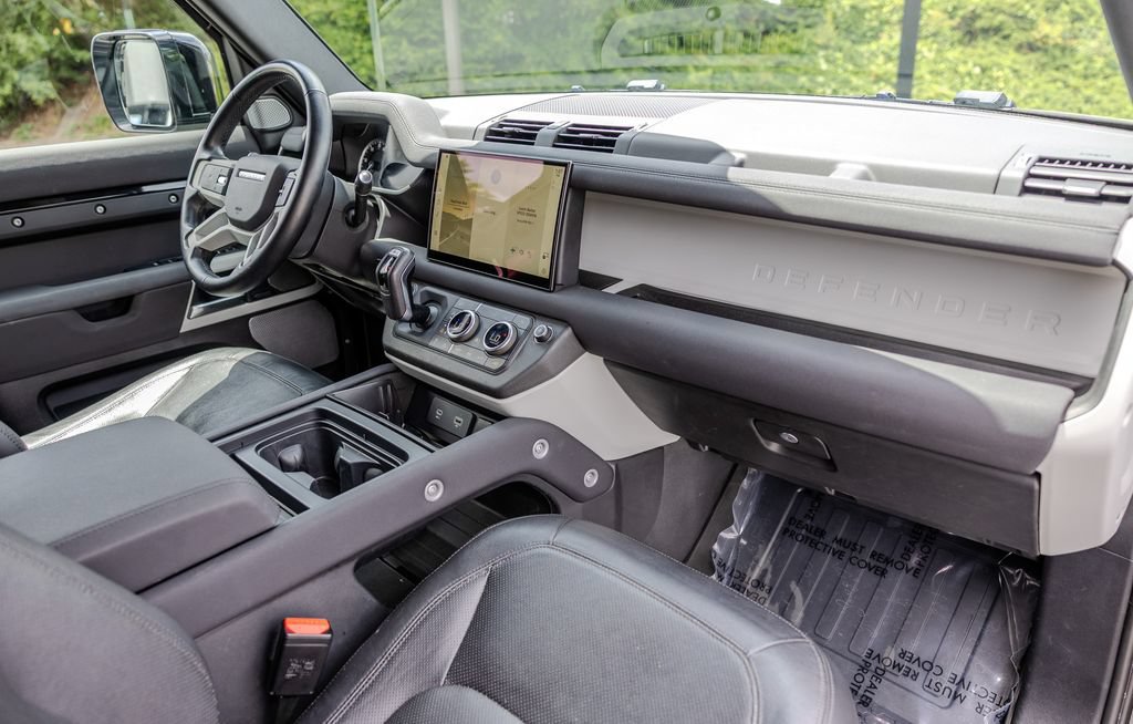 Used 2023 Land Rover Defender 130 SE AWD/4WD image 22