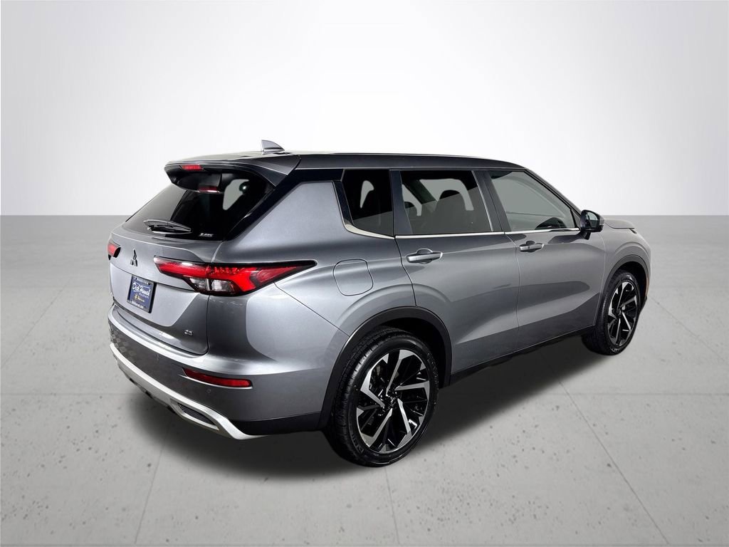 Used 2024 Mitsubishi Outlander SE image 6
