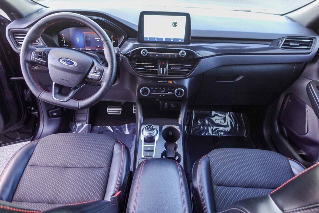 Used 2024 Ford Escape ST-Line image 11