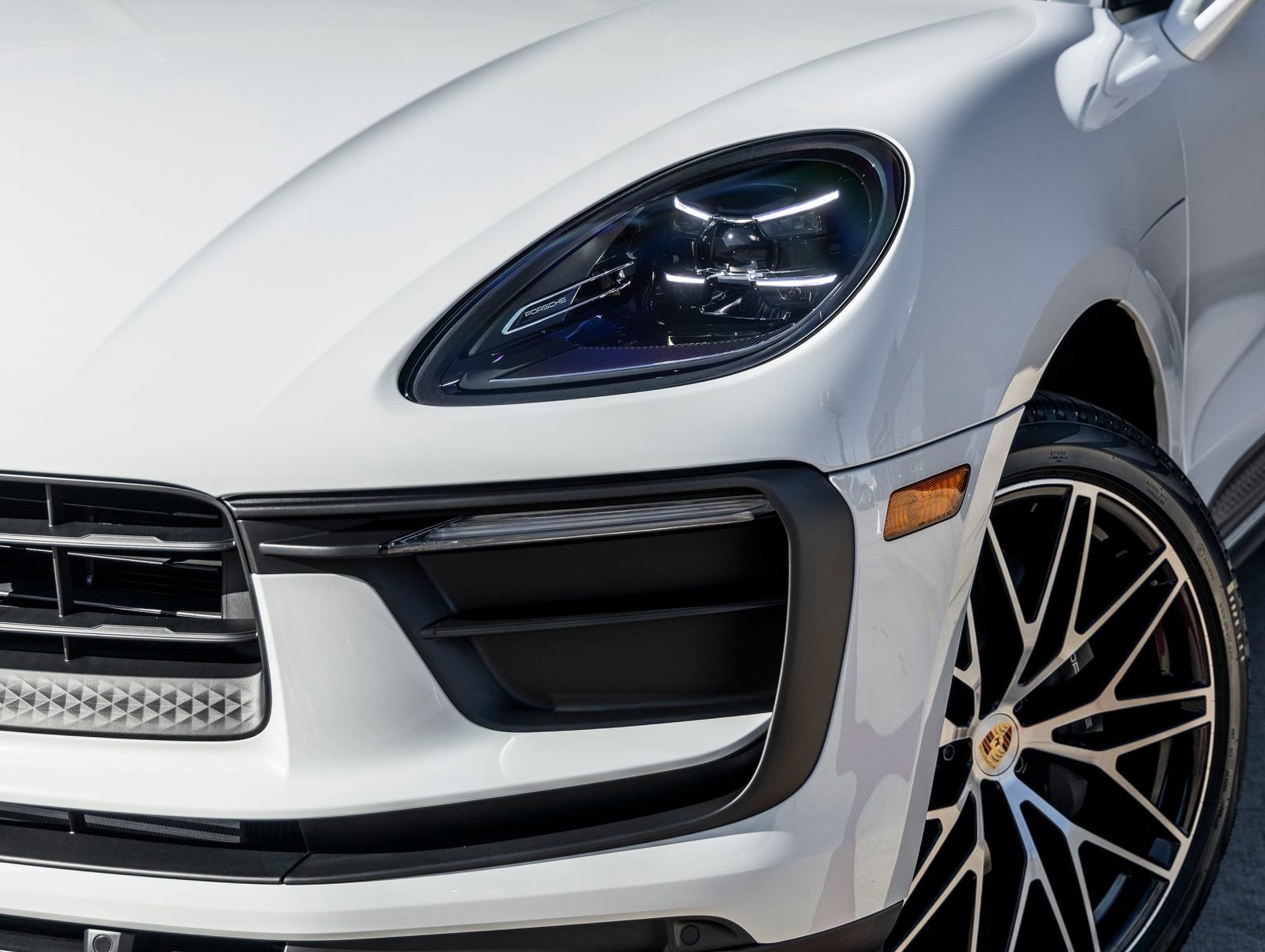 Certified 2026 Porsche Macan AWD/4WD image 16
