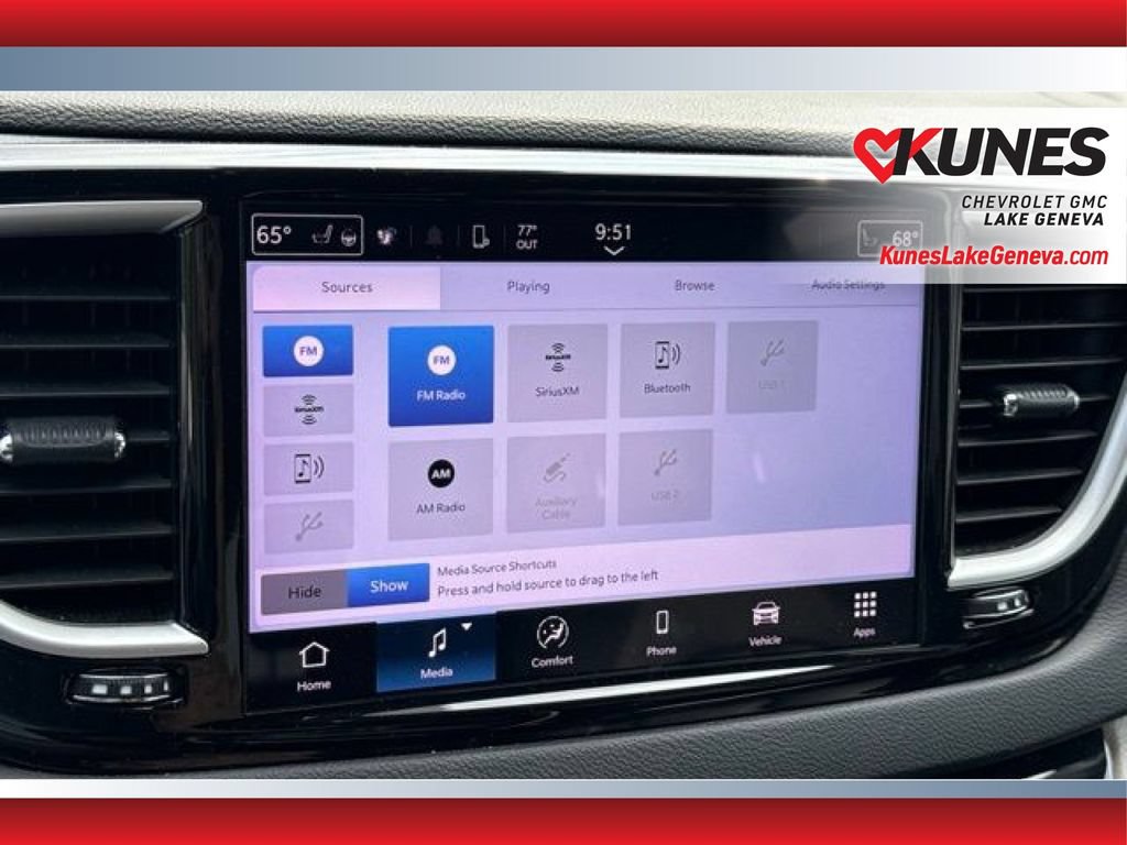Used 2024 Chrysler Pacifica Touring-L FWD image 22