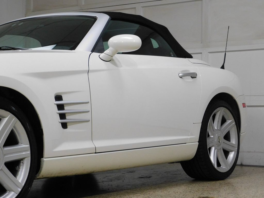 Used 2005 Chrysler Crossfire Limited RWD image 35