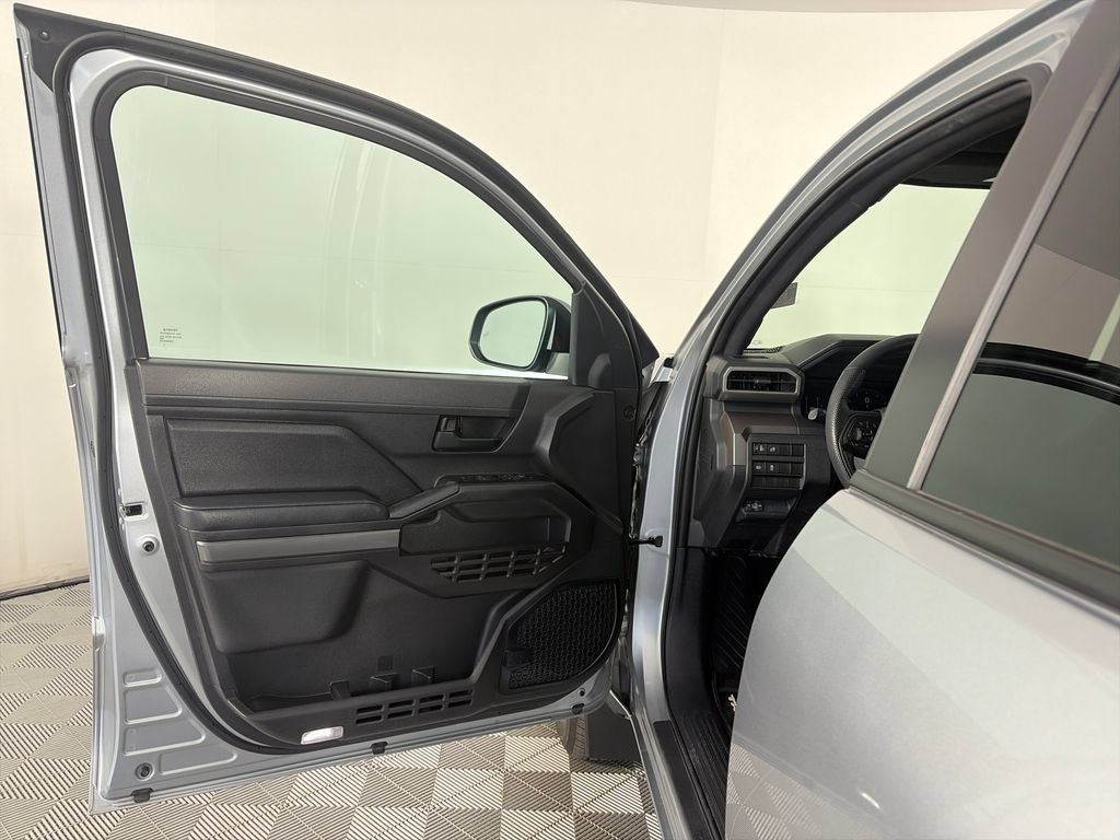 Used 2024 Toyota Tacoma SR5 AWD/4WD image 10
