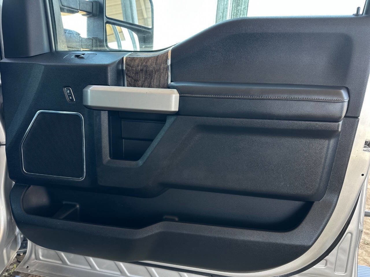 Used 2017 Ford F350 Lariat w/ Lariat Value Package image 16