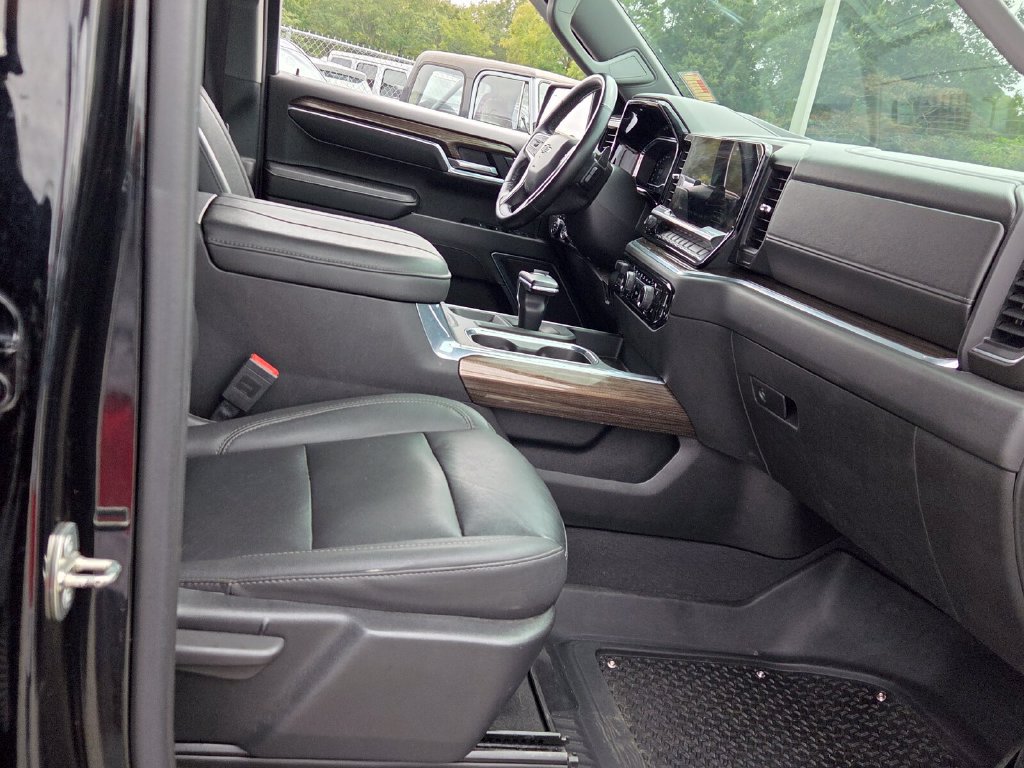 Used 2023 Chevrolet Silverado 1500 RST w/ Redline Edition AWD/4WD image 16