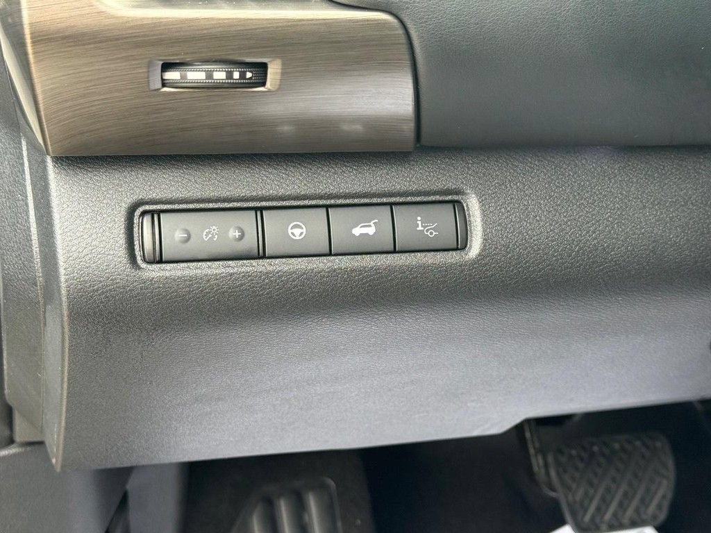 Used 2023 Nissan Pathfinder Platinum AWD/4WD image 26