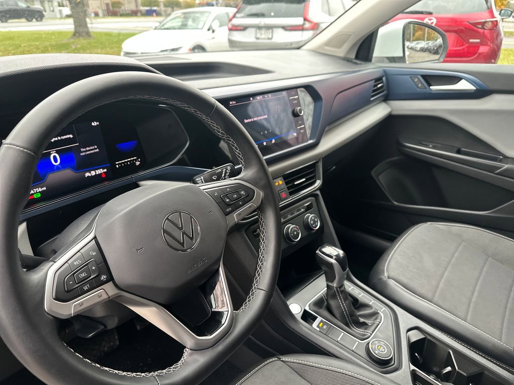 Certified 2022 Volkswagen Taos SE image 6