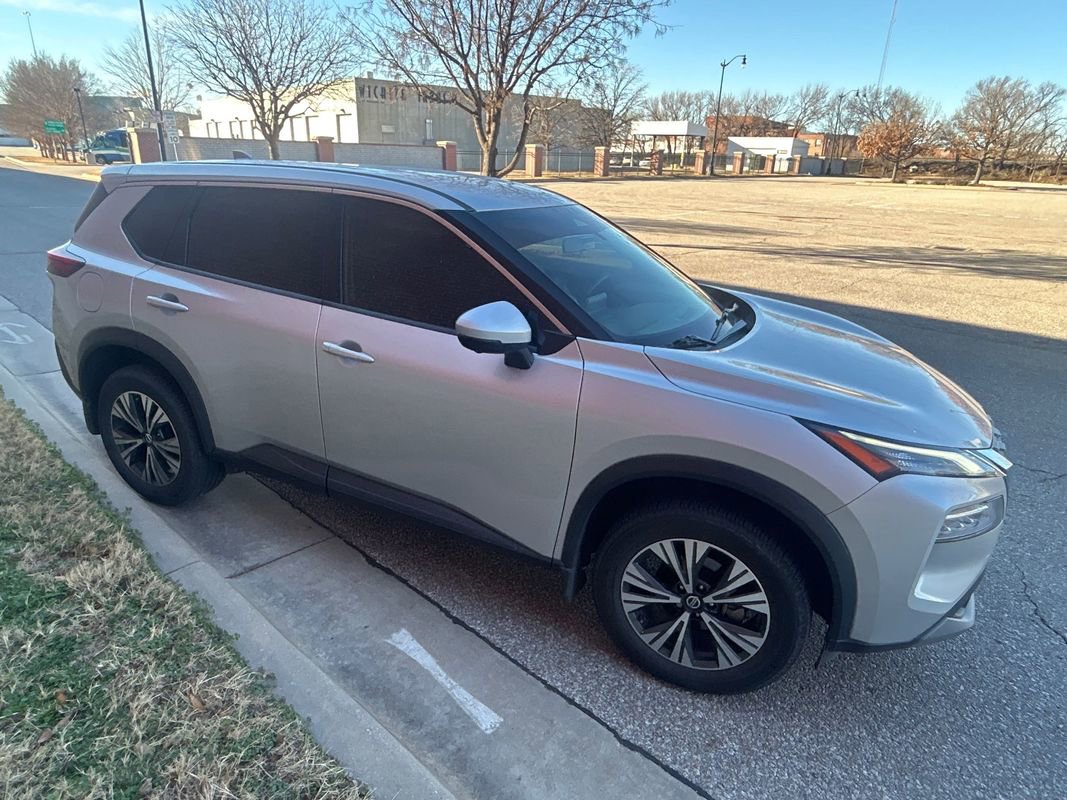 Used 2021 Nissan Rogue SV image 4