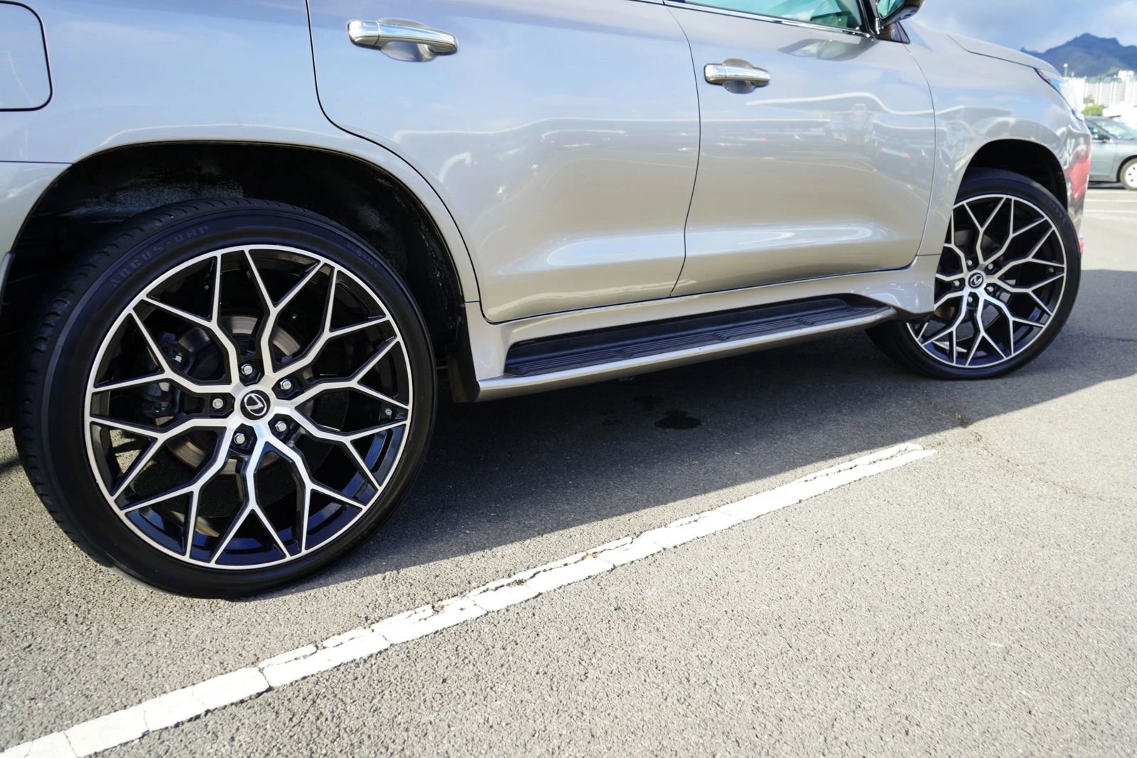 Used 2016 Lexus LX 570 4WD image 7