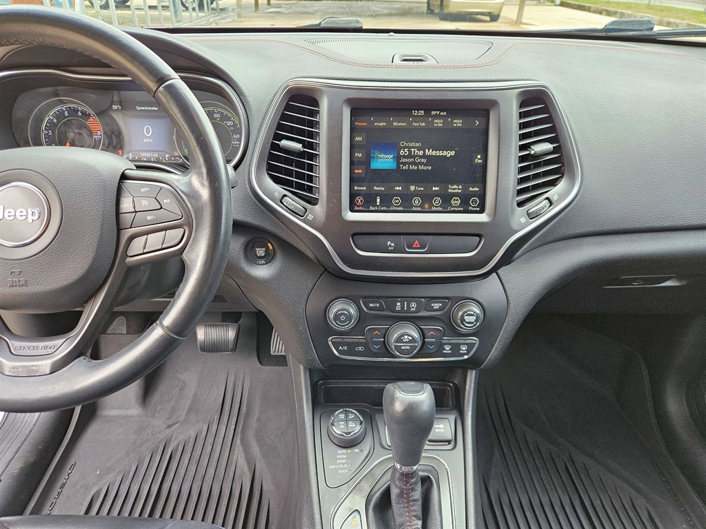 Used 2019 Jeep Cherokee Trailhawk AWD/4WD image 11