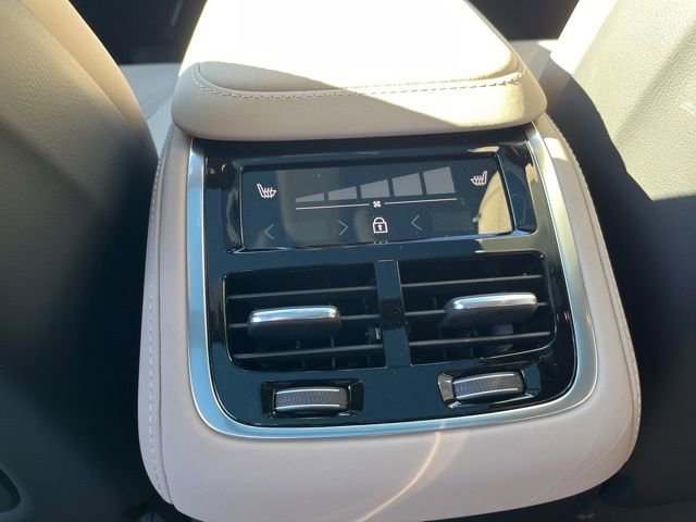 New 2026 Volvo XC90 B5 Core w/ Protection Package image 21