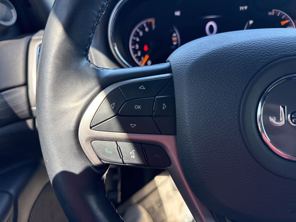 Used 2021 Jeep Grand Cherokee Laredo AWD/4WD image 17