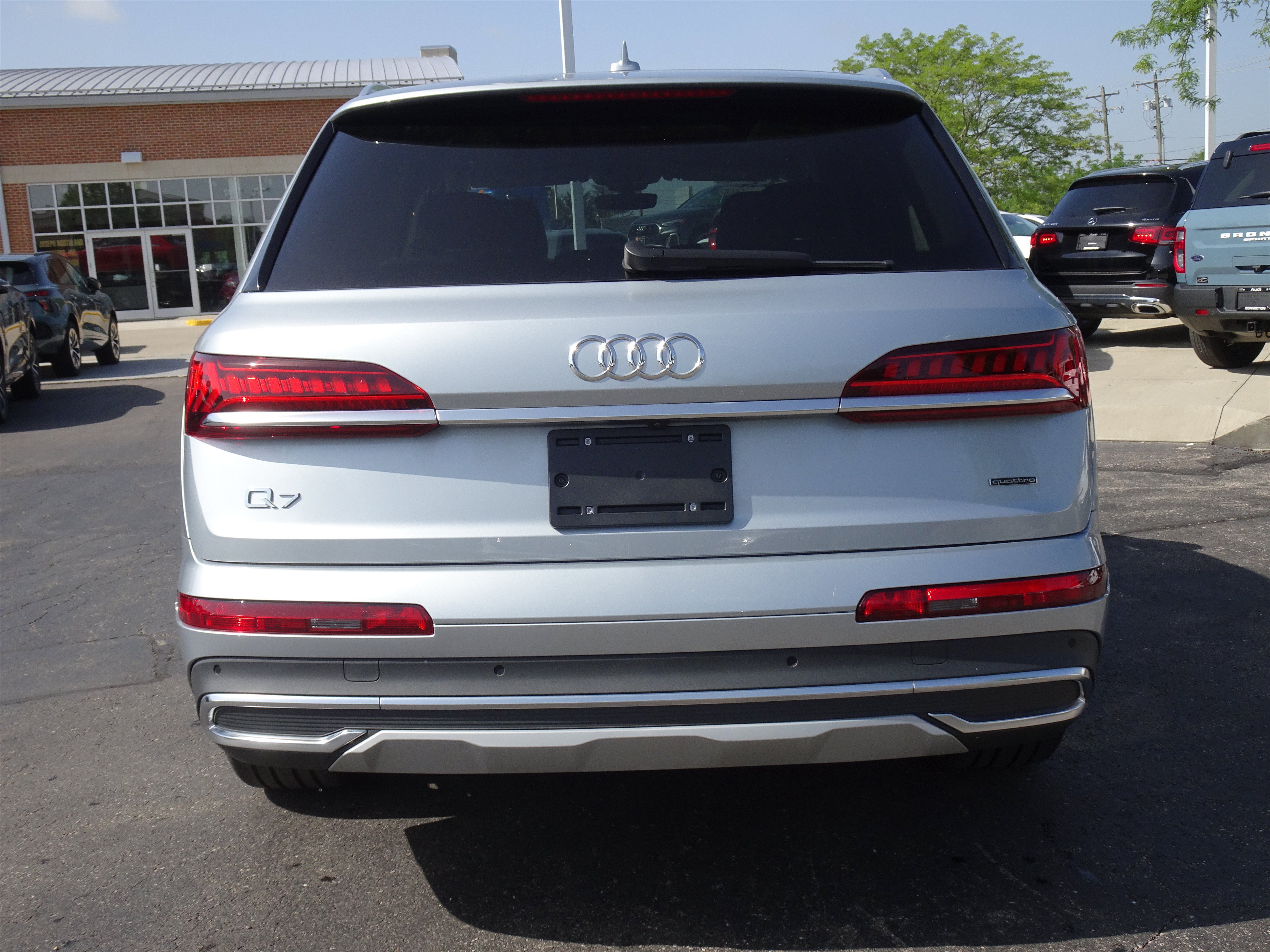 Certified 2023 Audi Q7 2.0T Premium w/ Convenience Package AWD/4WD image 4
