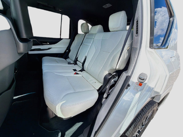 Used 2024 Lexus LX 600 4WD w/ Luxury Package image 22