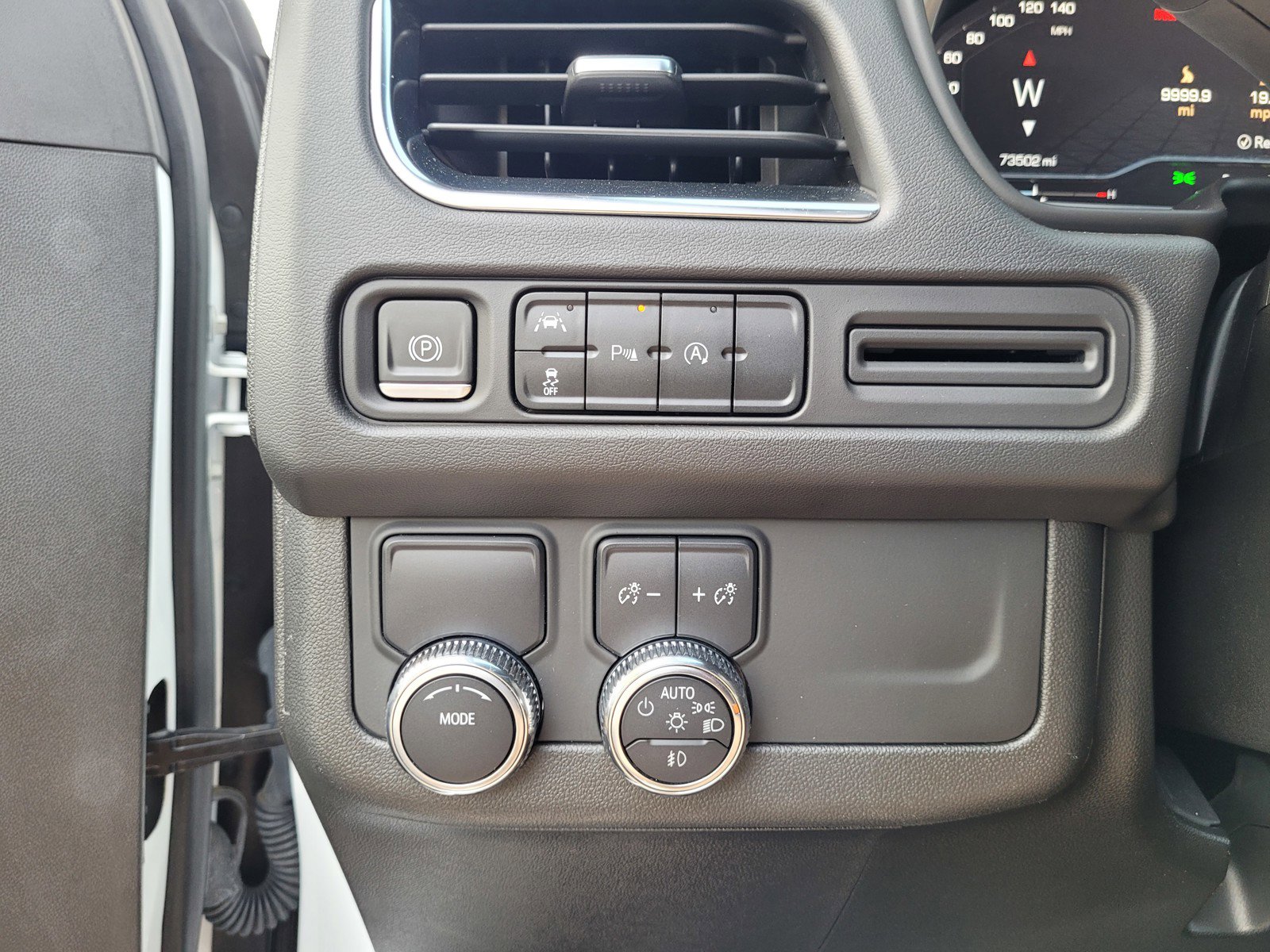 Used 2023 GMC Yukon SLT image 24