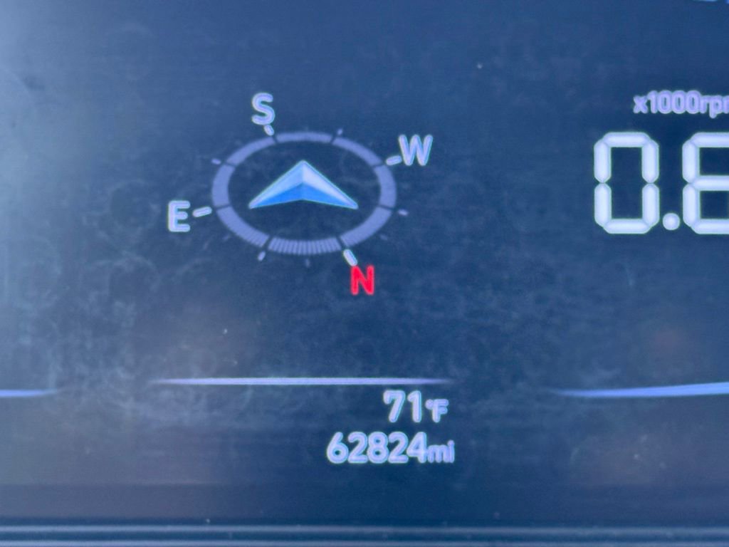 Used 2023 Hyundai Venue Limited image 23