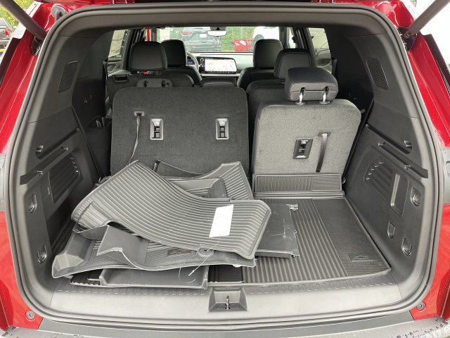 New 2027 Chevrolet Traverse LT w/ Sun and Wheel Package AWD/4WD image 24
