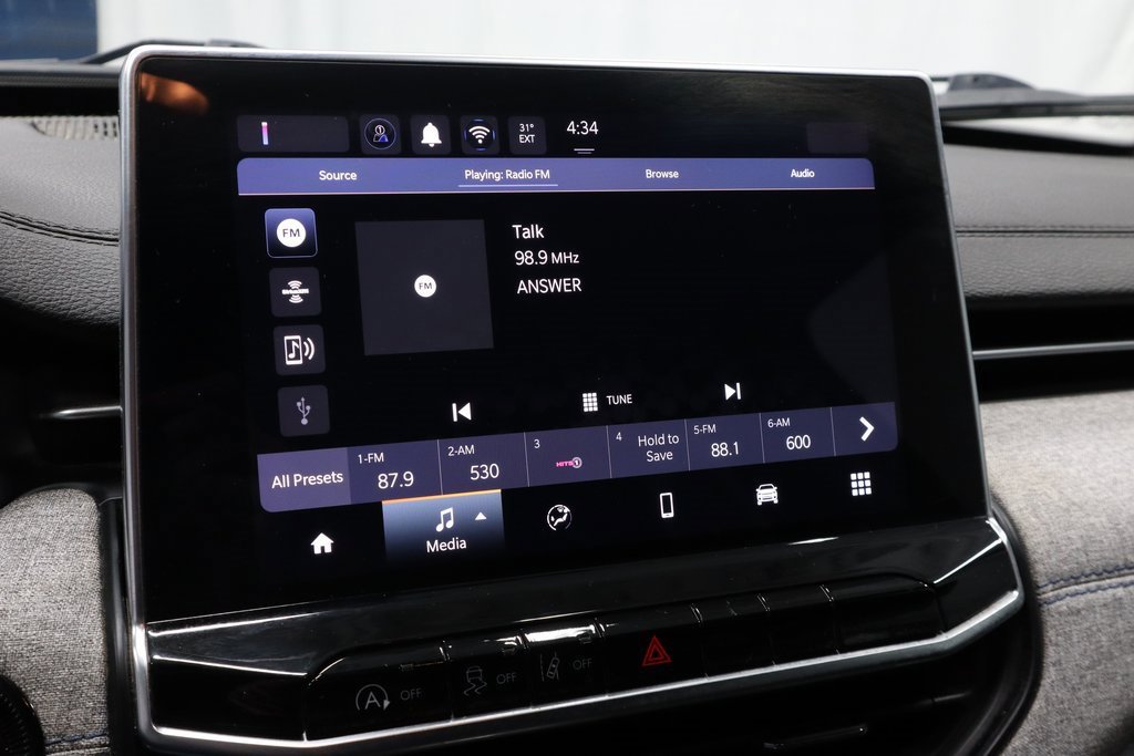 Used 2024 Jeep Compass Latitude image 2