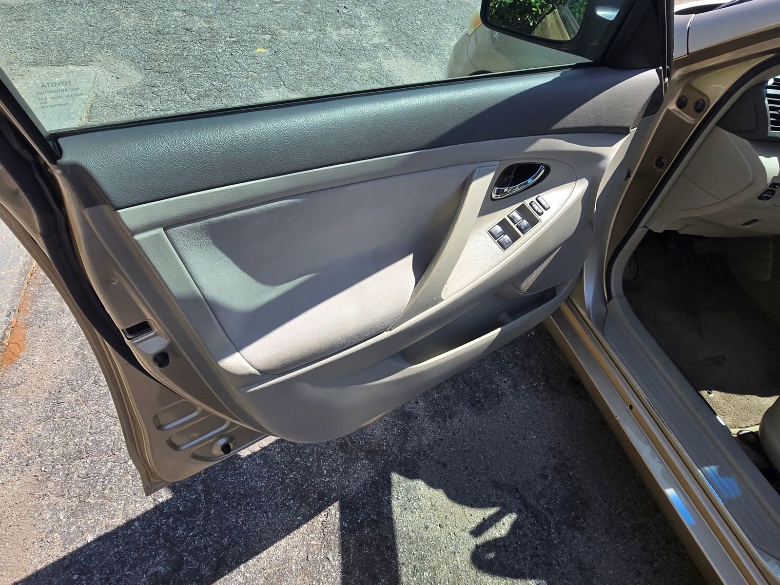 Used 2010 Toyota Camry FWD image 8