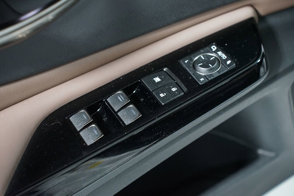 Used 2024 Lexus ES 350 Ultra Luxury w/ Accessory Package (Z2) image 33