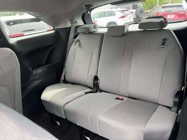 Certified 2025 Toyota Sienna LE image 18