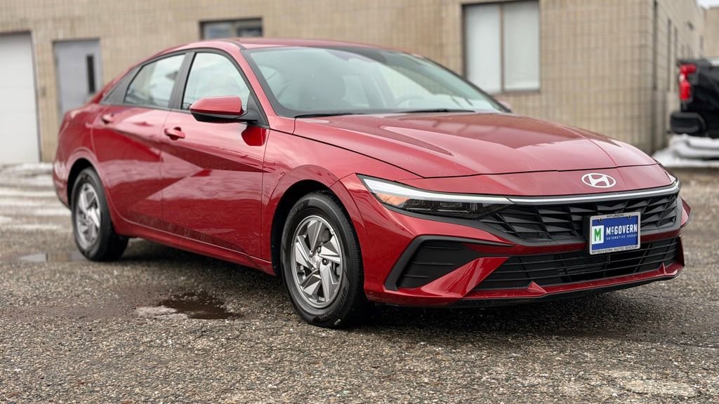 Certified 2025 Hyundai Elantra SE w/ Cargo Package image 13