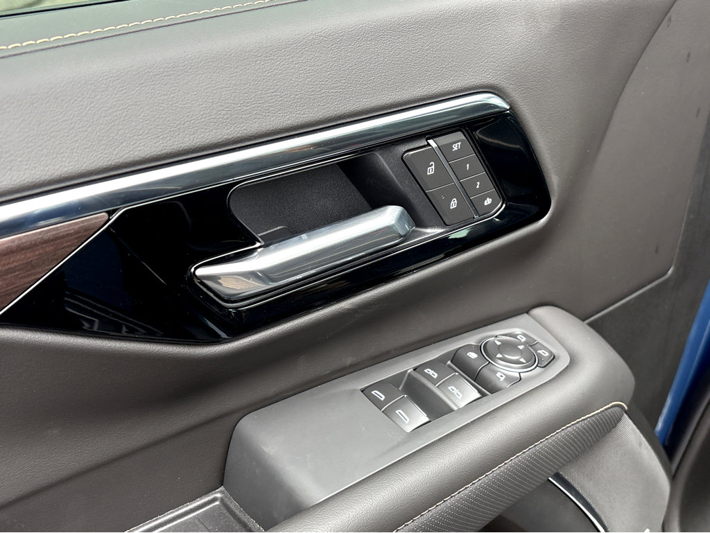 New 2026 Chevrolet Suburban Premier image 24