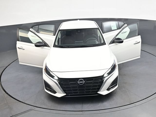 Used 2025 Nissan Altima 2.5 SV FWD image 41