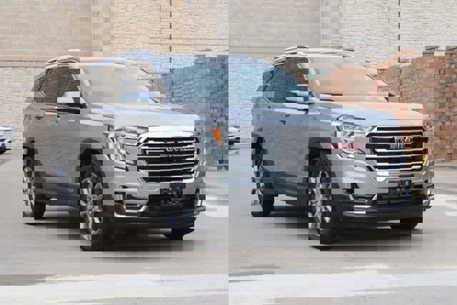 Used 2023 GMC Terrain SLT w/ Tech Package image 2