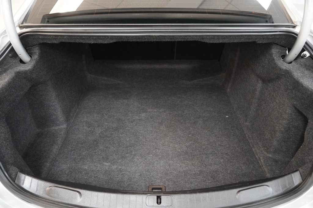 Used 2018 Chevrolet Impala LT FWD image 23