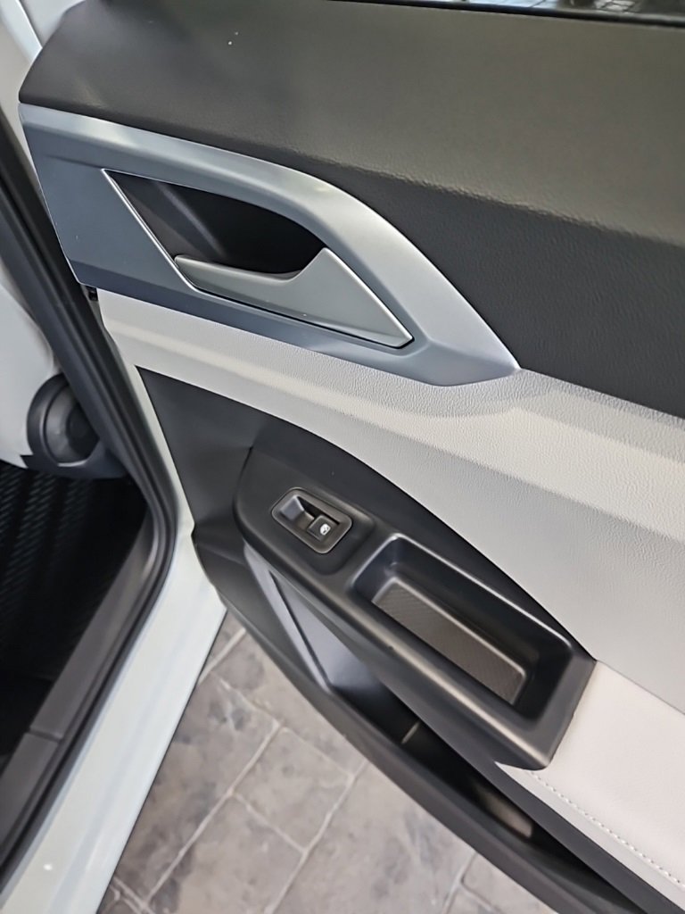New 2026 Volkswagen Taos SE image 16