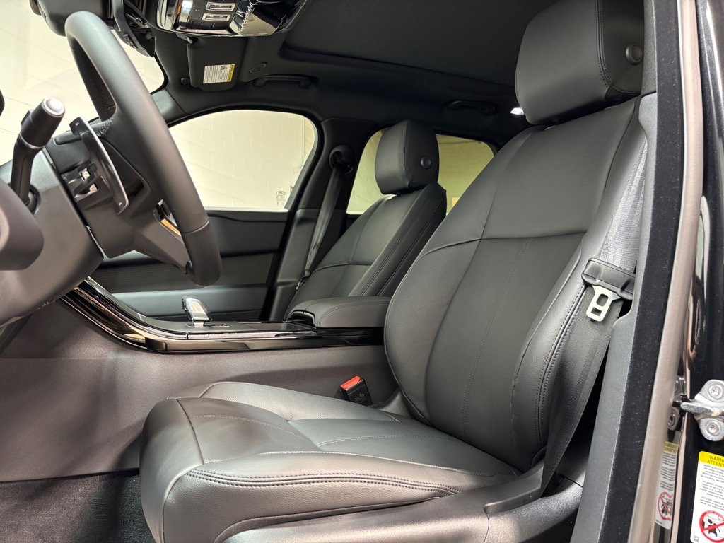 New 2026 Land Rover Range Rover Velar Dynamic SE image 21