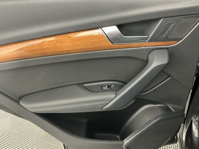 Used 2021 Audi Q5 2.0T Premium Plus w/ Premium Plus Package image 9