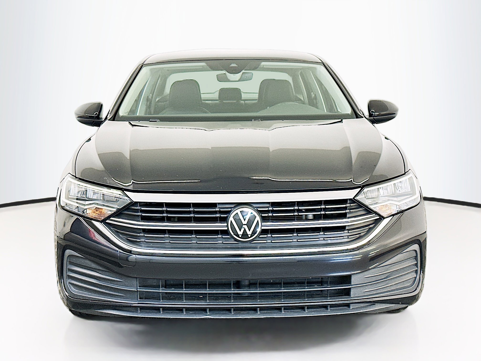 Used 2024 Volkswagen Jetta SE image 2
