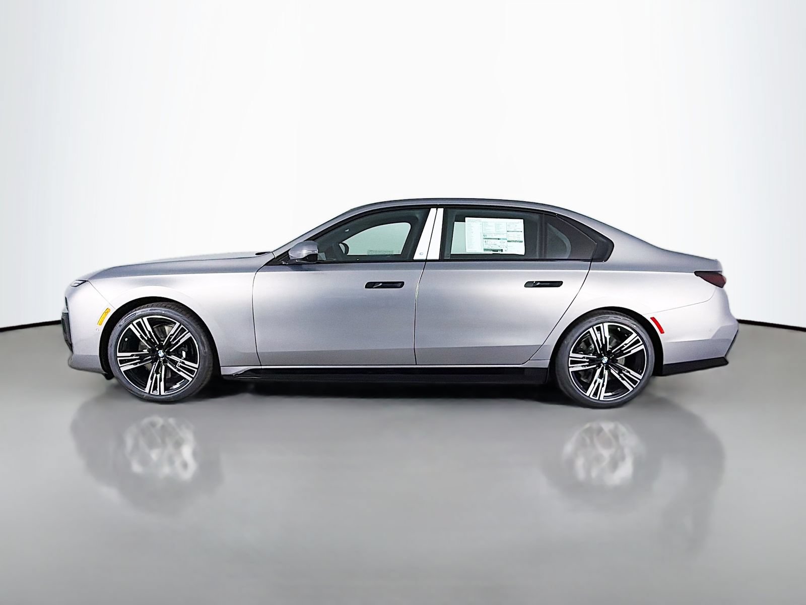 New 2026 BMW i7 xDrive60 w/ M Sport Package RWD image 4