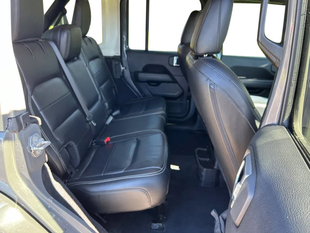 Used 2019 Jeep Wrangler Unlimited Sahara w/ Dual Top Group AWD/4WD image 29