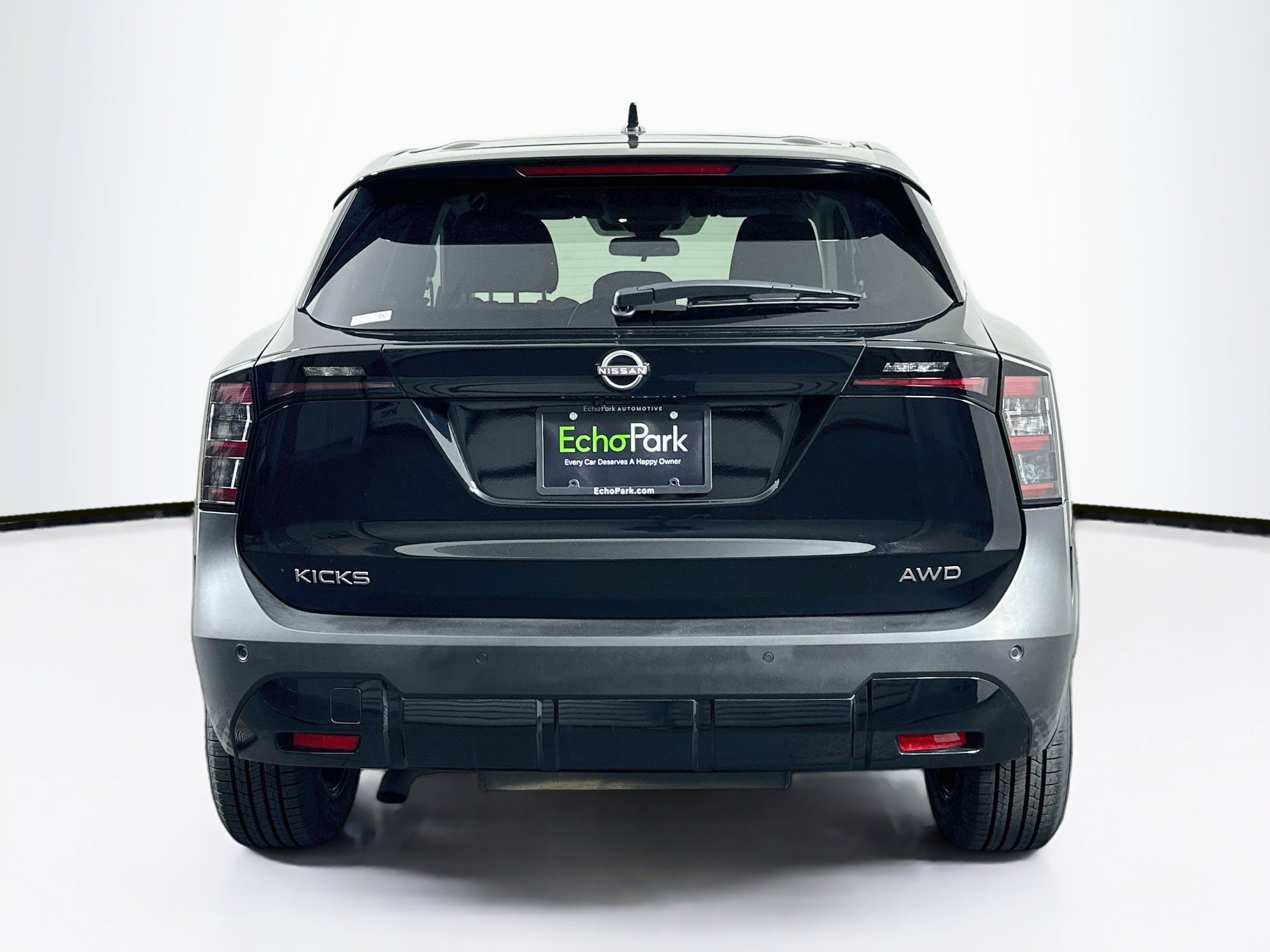 Used 2025 Nissan Kicks SV AWD/4WD image 7