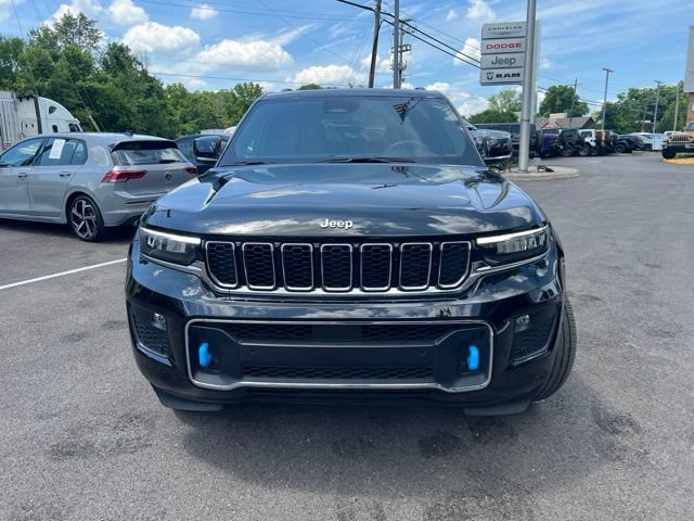 Used 2023 Jeep Grand Cherokee Overland w/ Luxury Tech Group IV AWD/4WD image 36