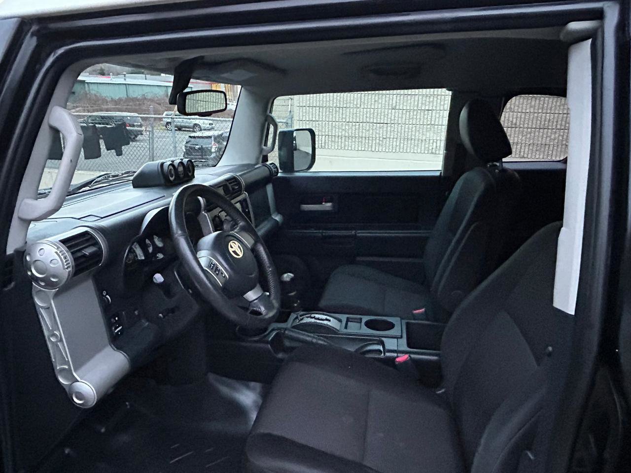 Used 2009 Toyota FJ Cruiser 4WD image 10