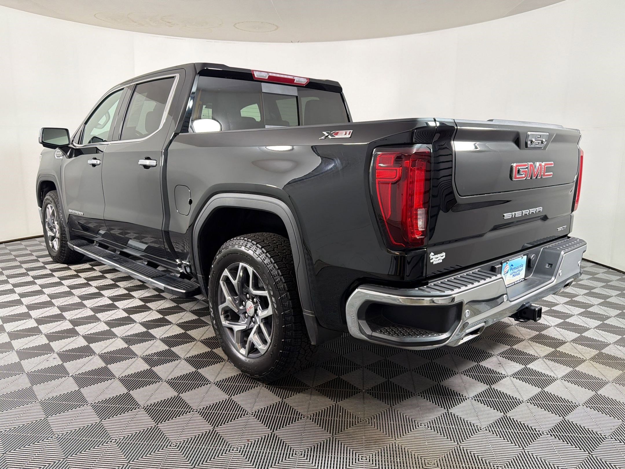Used 2026 GMC Sierra 1500 SLT w/ SLT Premium Plus Package image 2