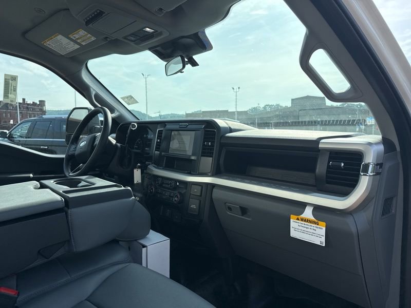 New 2025 Ford F550 4x4 Regular Cab Super Duty image 9