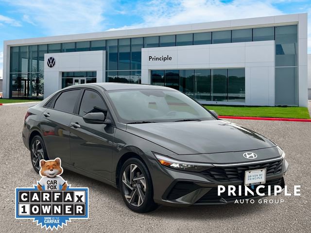 Used 2025 Hyundai Elantra Sport FWD image 3