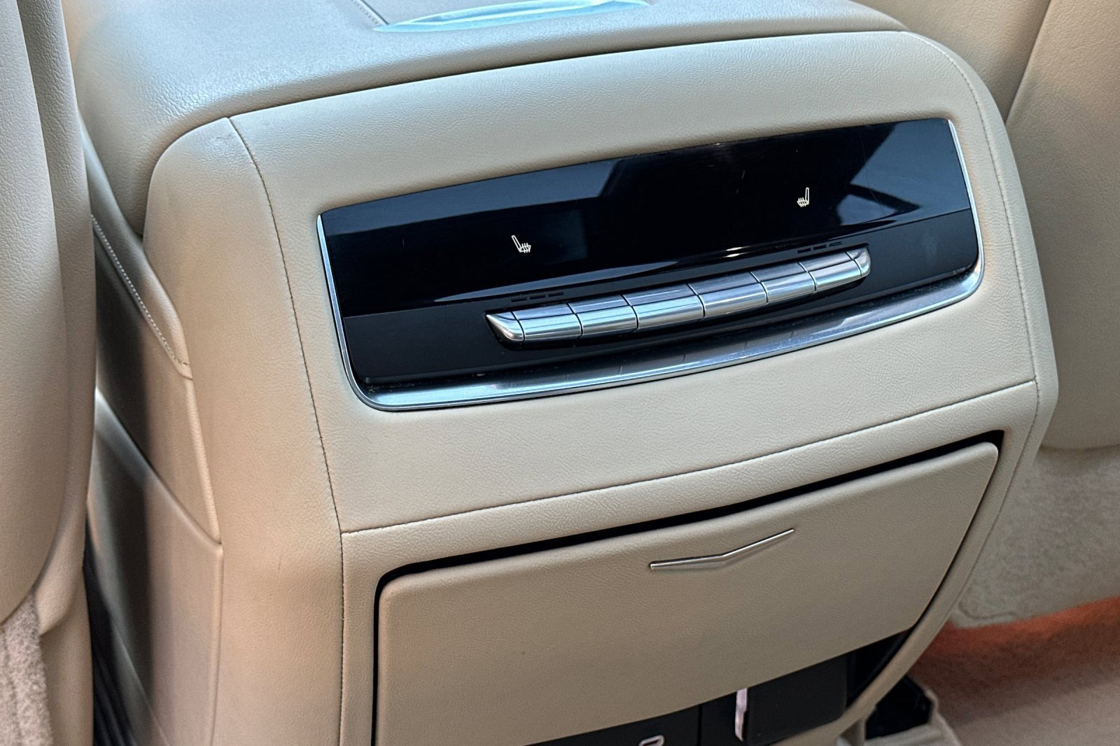 Certified 2024 Cadillac Escalade Premium Luxury image 41